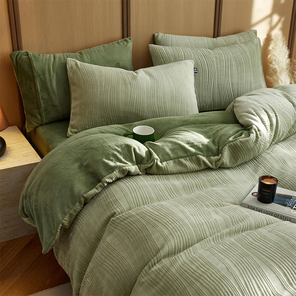 Minimalist Wavy Line Warm Milk Velvet Bed Sheet Set - Holidayae