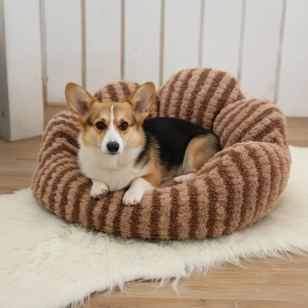 Petal-Shaped Striped Plush Pet Sofa Bed - Holidayae