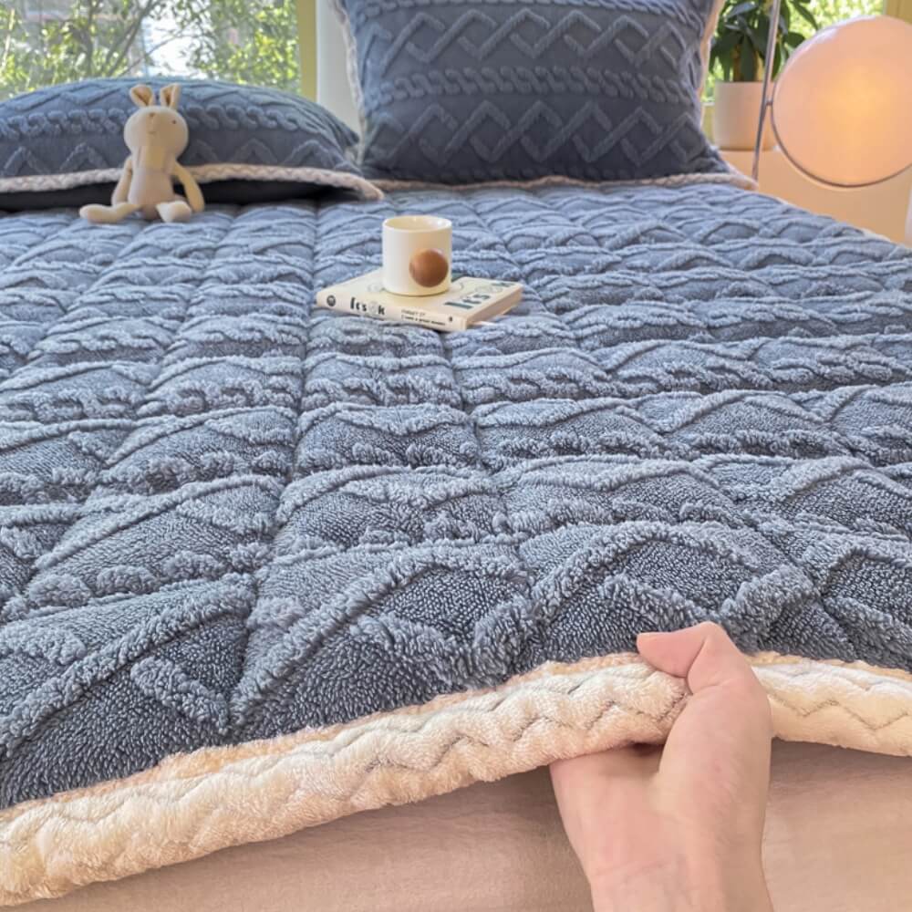 Twisted Jacquard Plush Thick Comfortable Non-Slip Mattress Topper - Holidayae