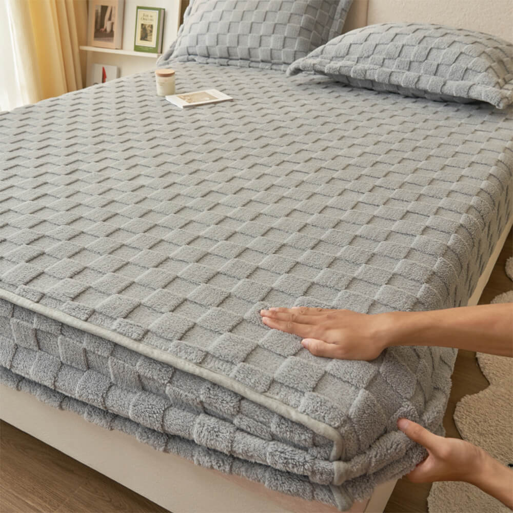 Premium Soft Checkerboard Plush Fitted Sheet Mattress Cover - Holidayae